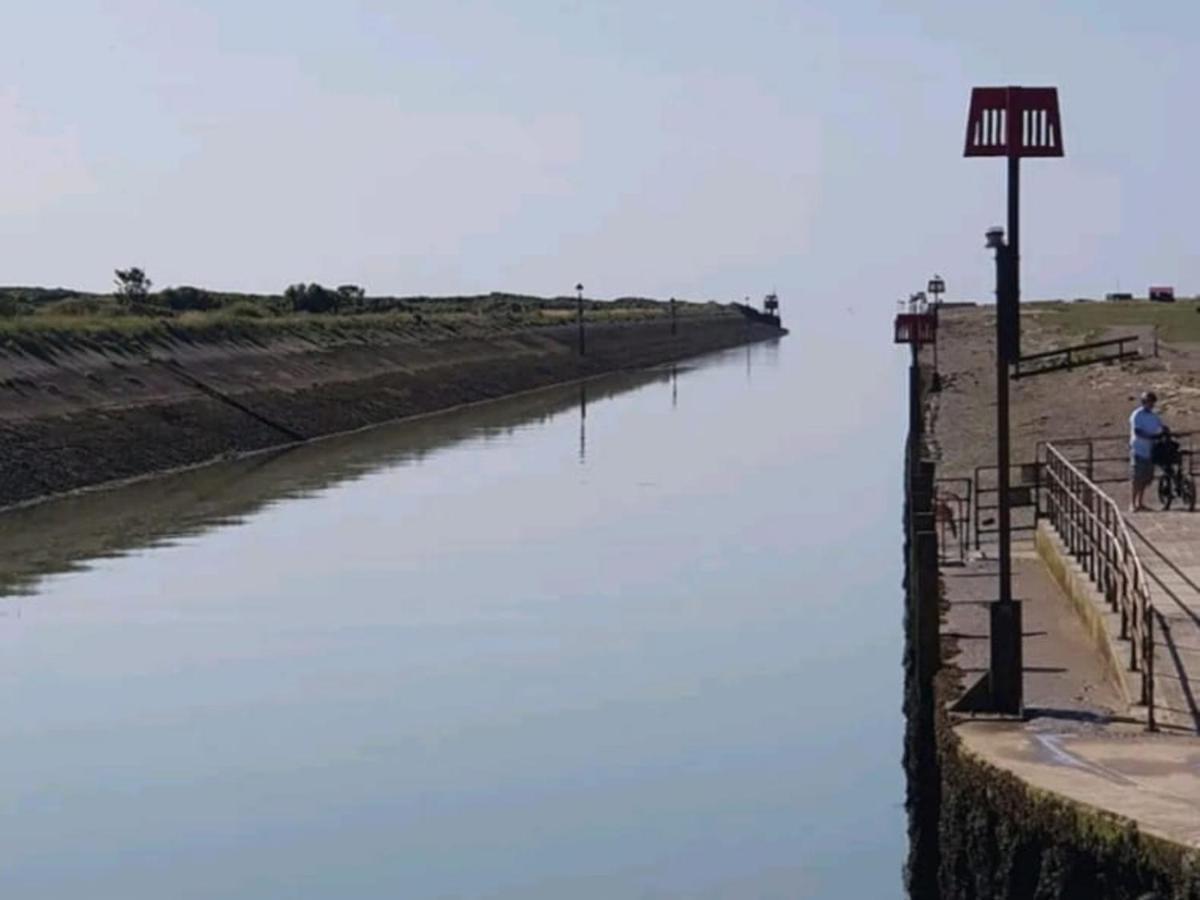 Pass The Keys Fabulous Beach Front Holiday Location Lydd Buitenkant foto